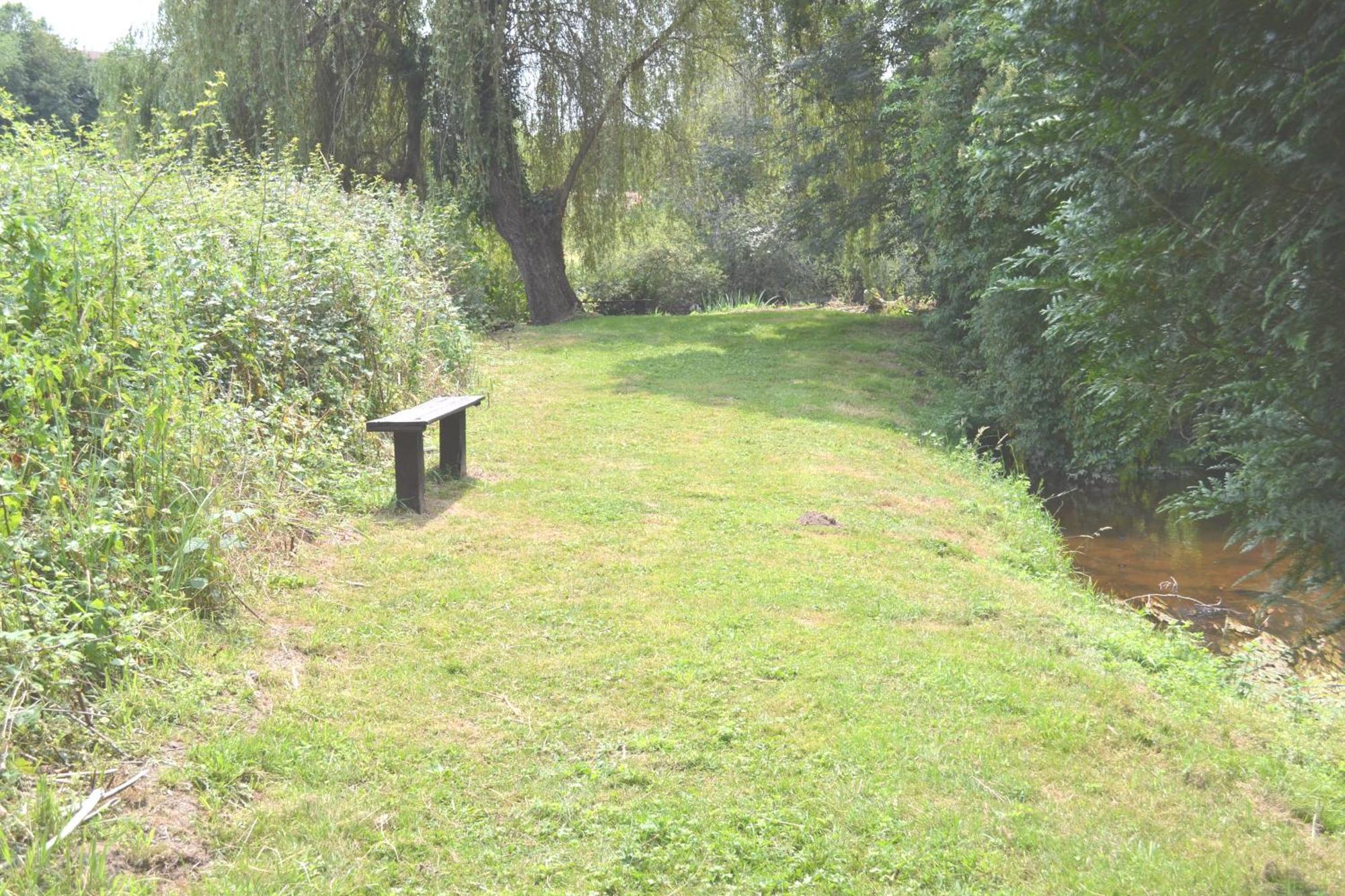 Les Bruyeres B&B Montbron Exteriör bild