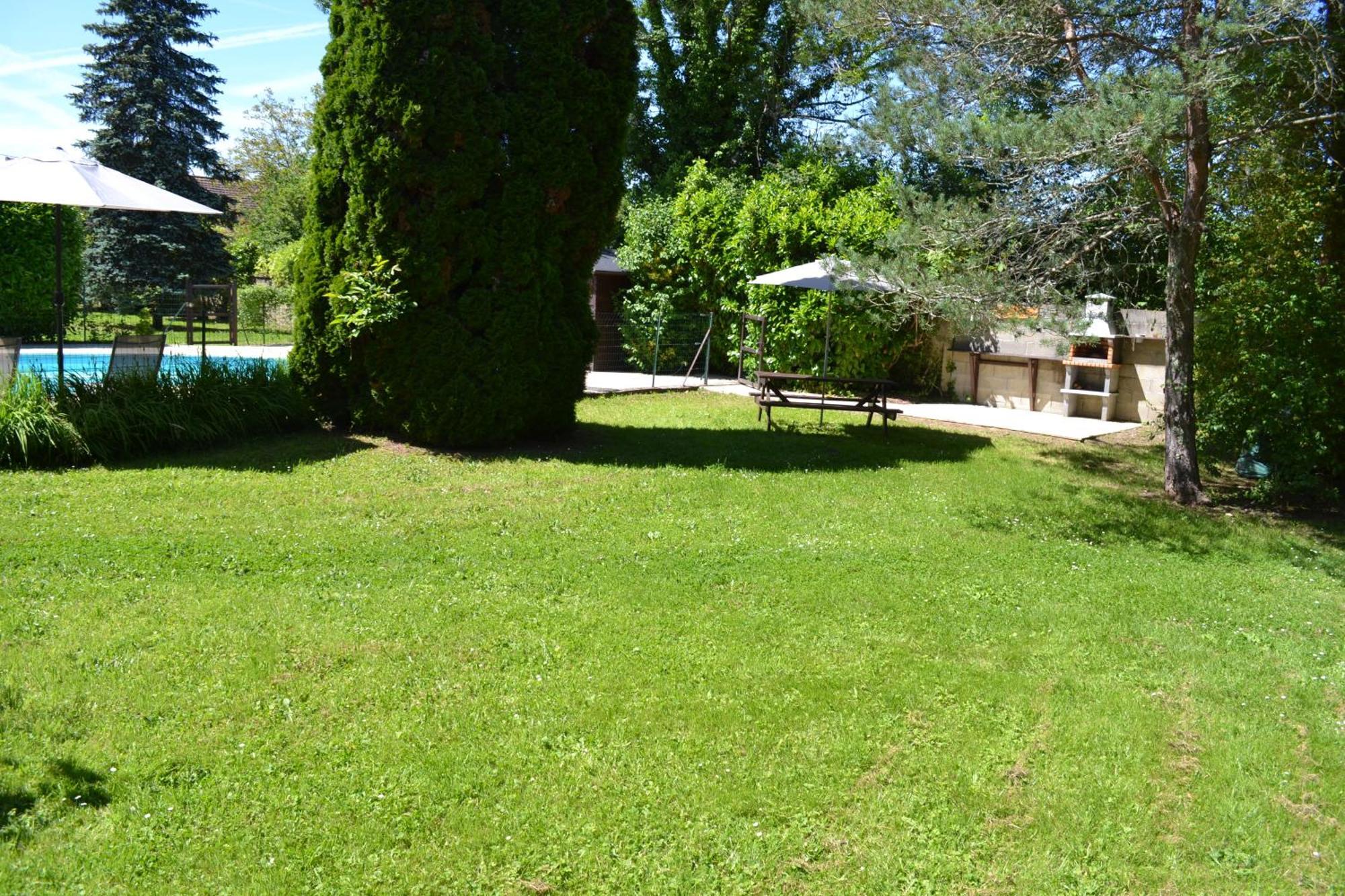 Les Bruyeres B&B Montbron Exteriör bild